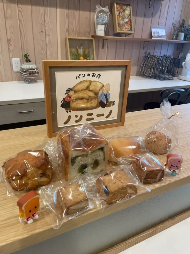 ノンニーノ ロゴとたくさんのパン