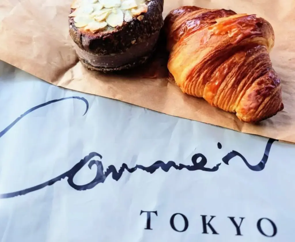 コムン東京　ロゴとクロワッサン
