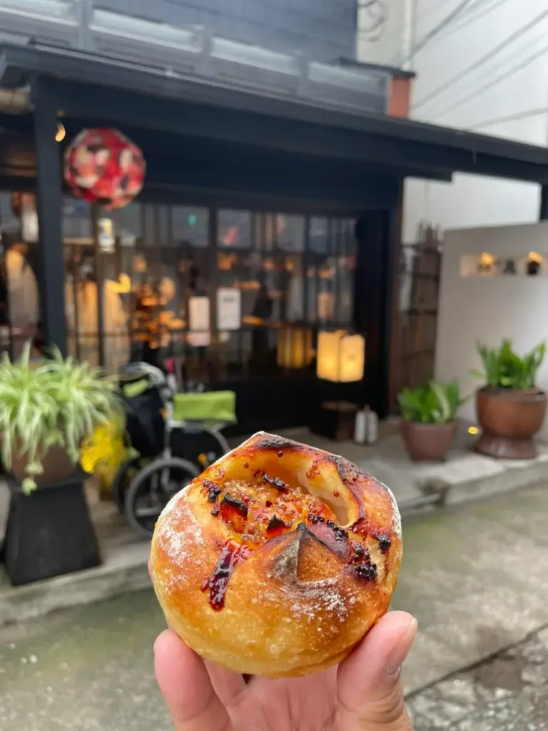 外観とパンの写真