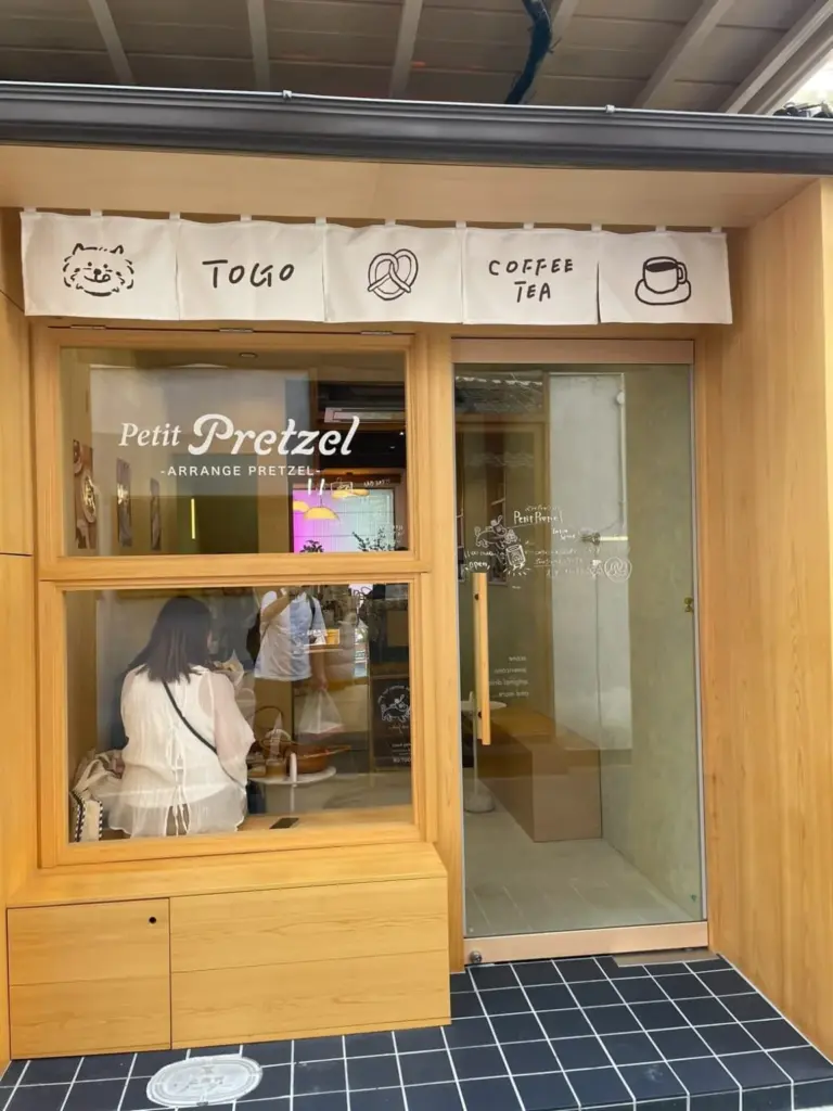 店の玄関口