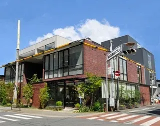 店の外観