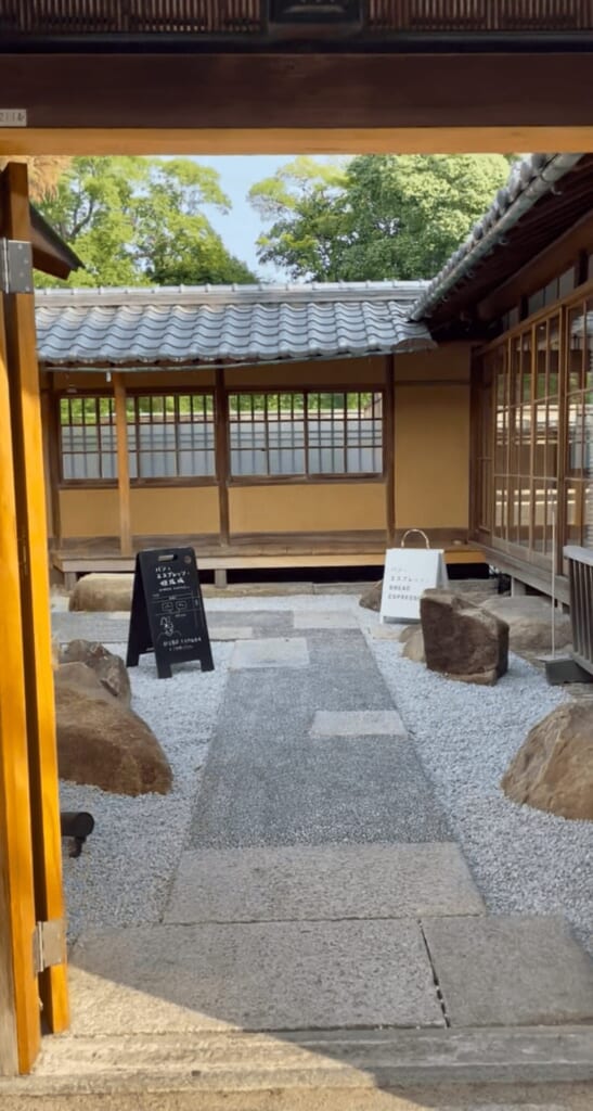 店の外観の写真