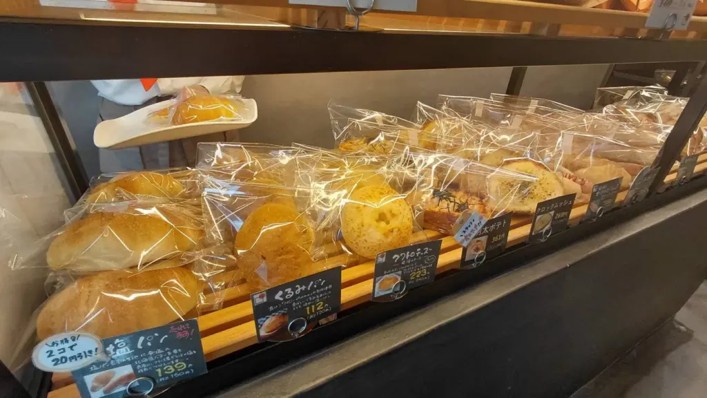 店内のパンの陳列