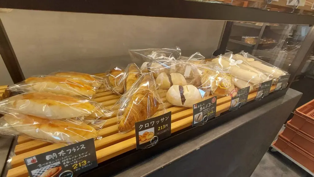 店内のパンの陳列