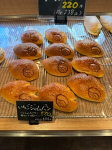 いちごジャムぱん